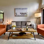Stunning Condo - View On Lake Tremblant & Mountain