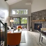 Stunning Condo - View On Lake Tremblant & Mountain