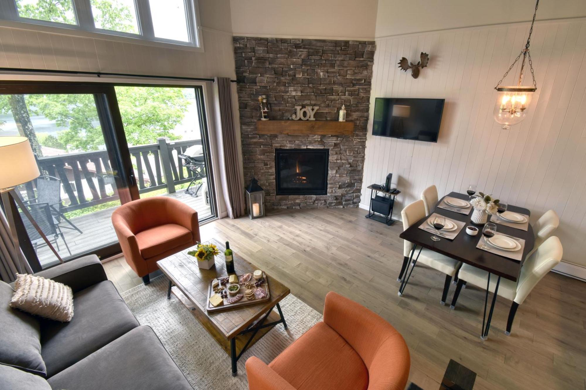 Appartement Stunning - View On Tremblant & Mountain Mont-Tremblant